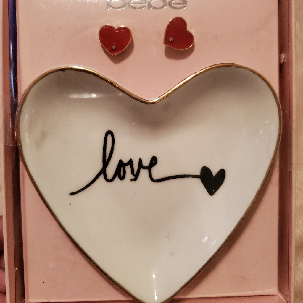 Bebe Earrings Gorgeous Hearts Jewelry Dish 30$